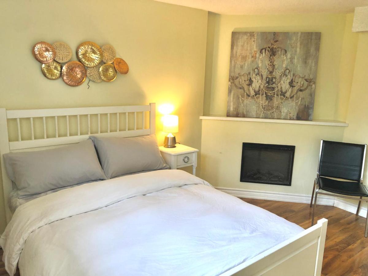 Cozy & Convenient 2-Bedroom Apartment With Private Entrance Toronto Exterior photo