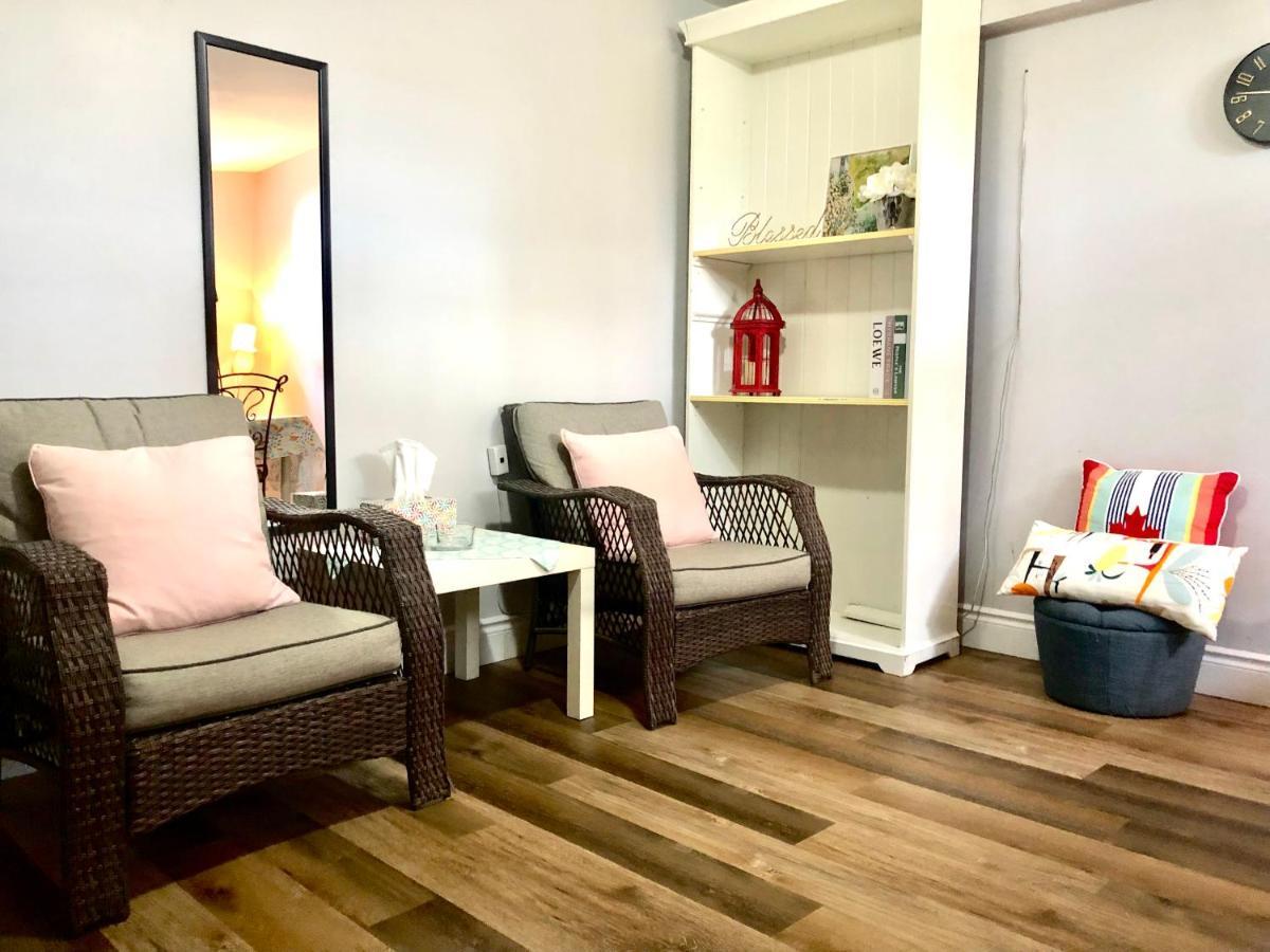 Cozy & Convenient 2-Bedroom Apartment With Private Entrance Toronto Exterior photo